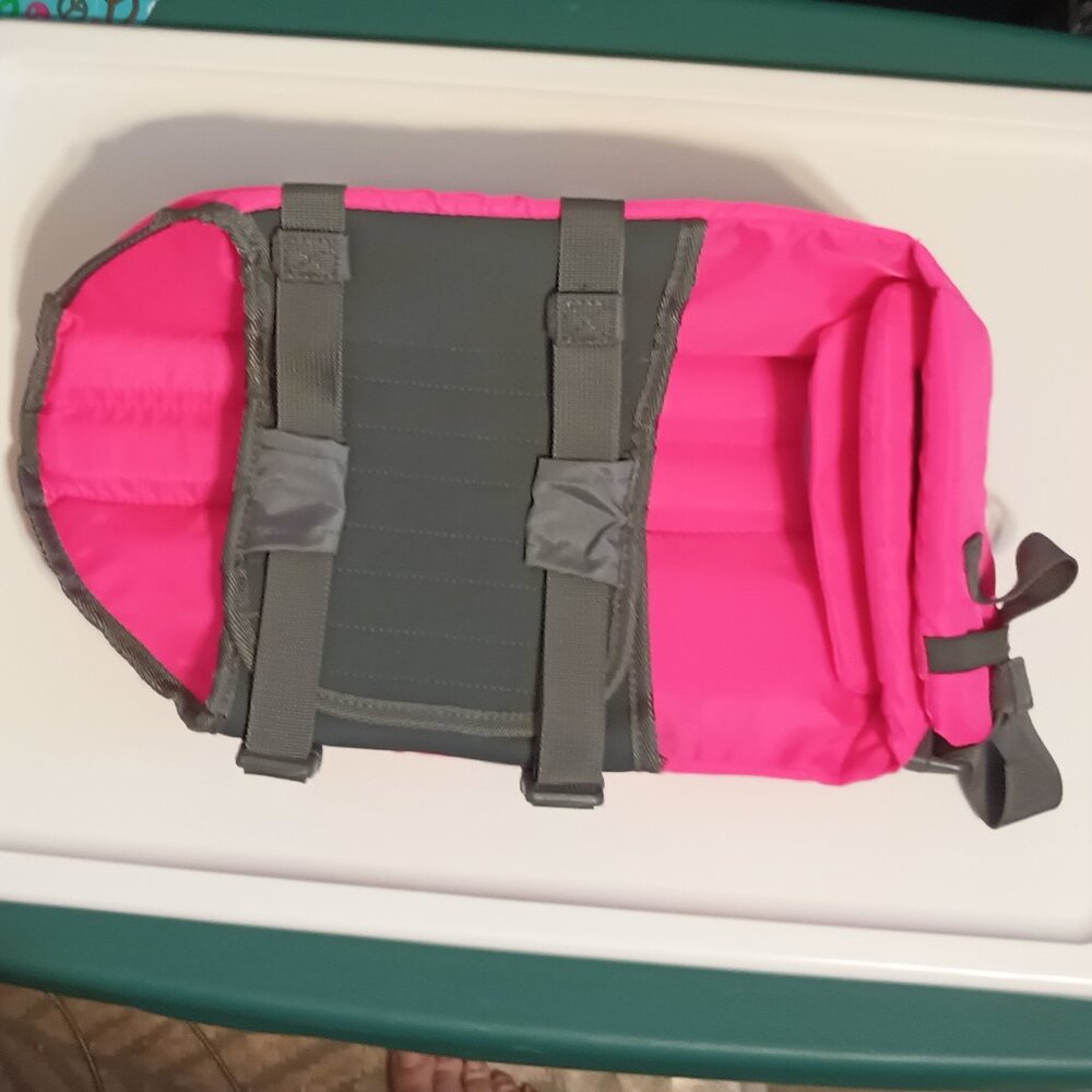 Outward Hound Granby Splash Dog Life Vest for Swimming, Boating & Water Safety - Picture 5 of 16